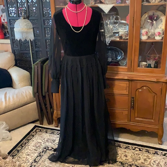 Marcel fenez Roland klein Dresses & Skirts - Vintage Marcel Fenez Roland Klein velvet dress